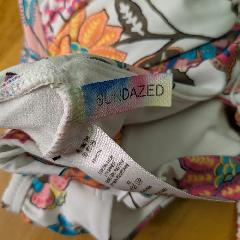 SunDazed 34B/34C Floral Shirred Bikini Top With Adjustable Straps NWOT - Picture 7 of 11